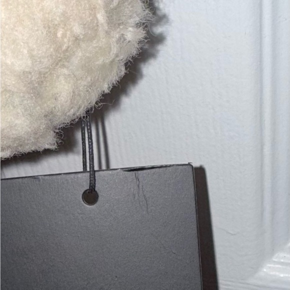 Cabincore Mo&Co Elegant Cream Shearling Crossbody Bag - Picture 6 of 11